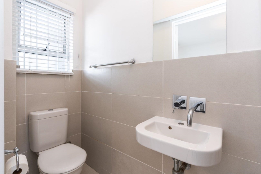 To Let 2 Bedroom Property for Rent in Green Point Western Cape